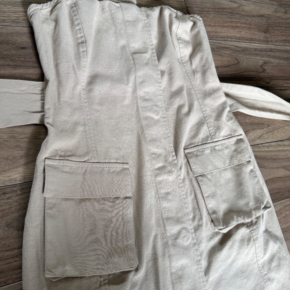 PrettyLittleThing | Belted Pocket Bodycon Safari Dress (US 2) - Picture 4 of 6